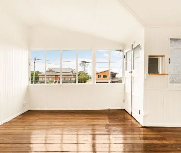 Charming Queenslander on the Hill - Light, Leafy and Full of Character - Photo 3