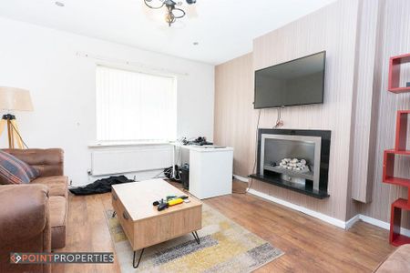 4 bedroom semi-detached house to rent - Photo 3