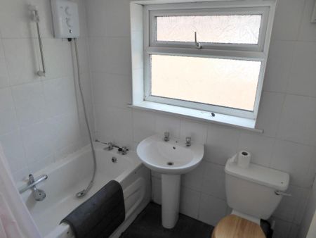 6 bedroom semi-detached house to rent - Photo 5