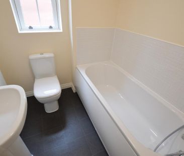 3 bedroom semi-detached house to rent - Photo 3