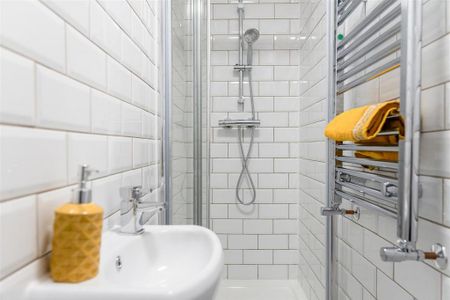 1 bedroom in a house share to rent - Photo 5