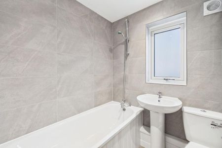 3 bedroom semi-detached house to rent - Photo 5