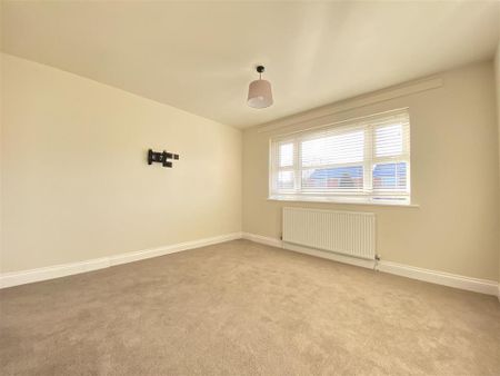 4 bedroom detached house to rent - Photo 3