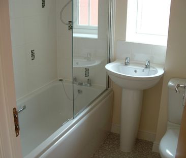 Semi-detached house to rent on - Photo 3