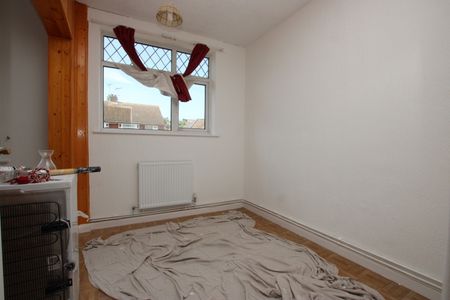 Greenbank Avenue, Kettering, Northamptonshire, NN15 - Photo 2