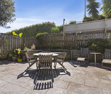 Furnished Townhouse - Secure Gated Community - Photo 1