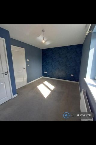 2 bedroom end of terrace house to rent - Photo 2
