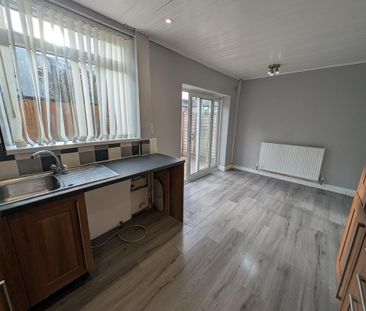 3 bedroom end of terrace house to rent - Photo 5