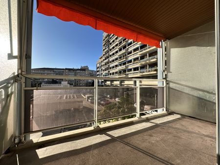 Location Appartement 3 pièces 91m² MARSEILLE 8ème - Photo 5