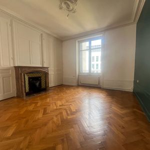 À louer : Superbe T4 de 98m² au coeur des Brotteaux, Lyon 6ème. Charme de l’ancien, 3 chambres, proche métro B et commerces - Photo 2