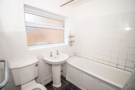 3 bedroom terraced house to rent - Photo 5