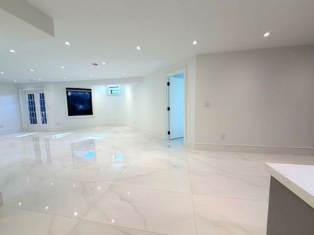 For Lease - 155 Lake Promenade, Toronto, Ontario - Photo 4