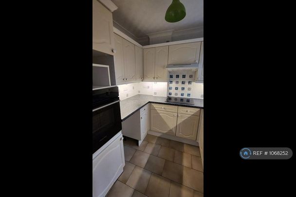 2 bedroom end of terrace house to rent - Photo 1