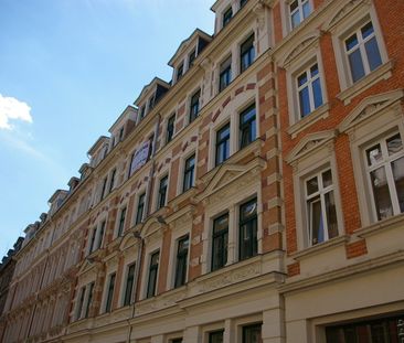 Sanierte Altbauwohnung im Dachgeschoss in ruhiger Seitenstraße mit ... - Foto 2