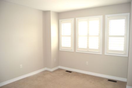 For Lease - 30 Paper Birch Drive, Markham, Ontario - Photo 2