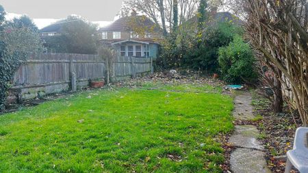 3 bedroom semi-detached house to rent - Photo 5