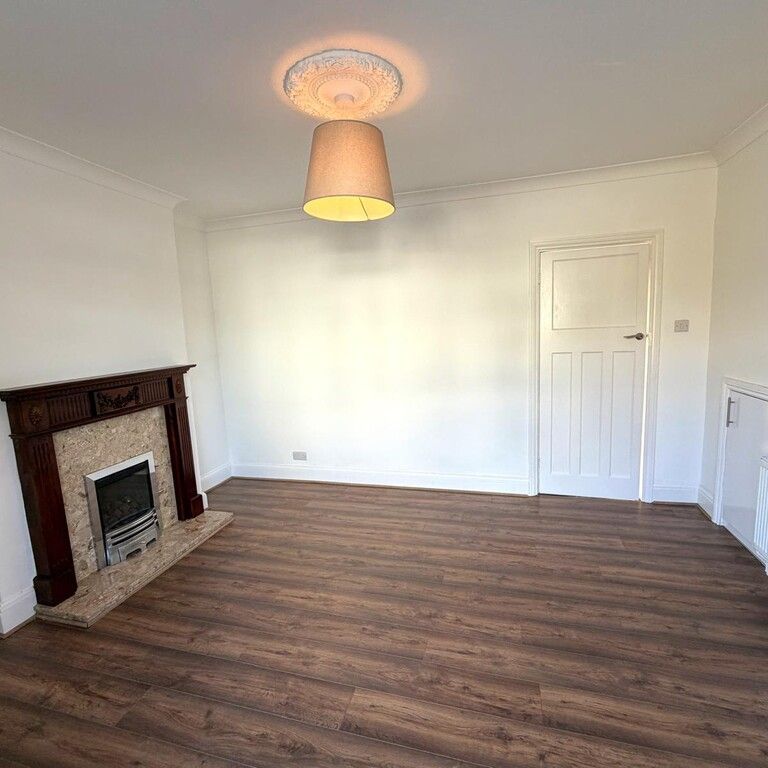 3 bedroom semi-detached to let - Photo 1