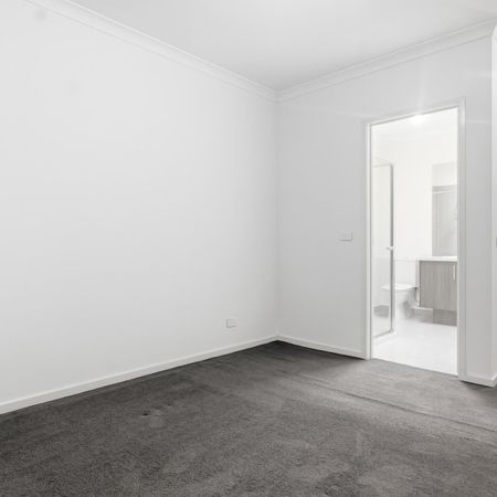 3 BEDROOM HOME IN TRUGANINA - Photo 2