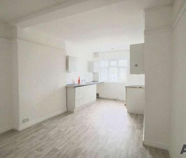 Eastern Avenue East, Romford, RM1 - Photo 1