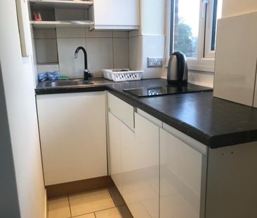 Studio Flat, Station Road, N3 - Photo 4