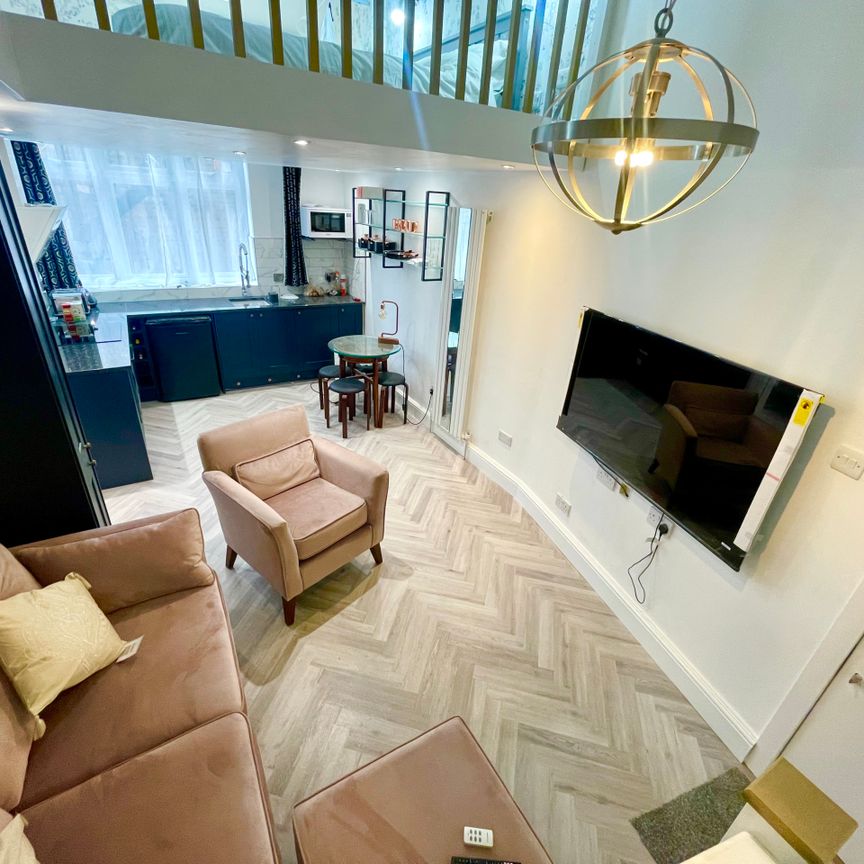 Holloway Road, Islington, London, N7 - Photo 1