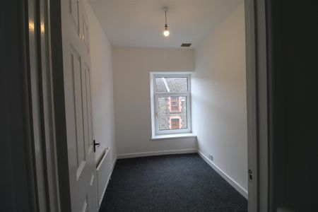 House - Terraced For Rent Clydach Road, Tonypandy - Photo 3