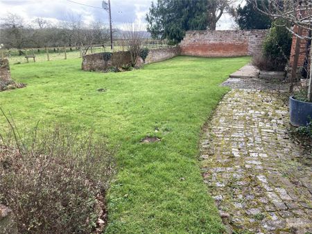 4 bedroom semi-detached house to rent - Photo 5