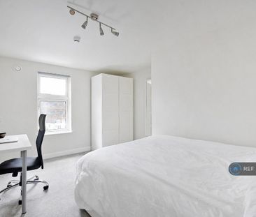 7 bedroom flat to rent - Photo 4