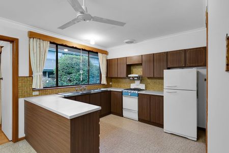 34 Leonie Avenue, Mount Waverley - Photo 2