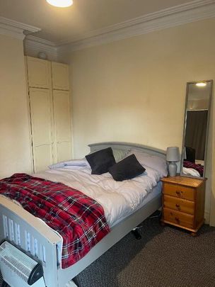 64 University Avenue, Belfast, BT7 1GY - Photo 1