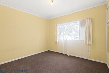 Lovely, cosy two bedroom brick unit situated in a quiet duplex! - Photo 4