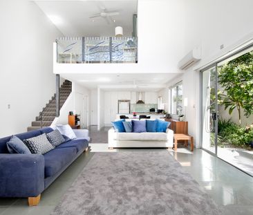 Light, Bright & Contemporary - Stylish Noosa Townhouse - Photo 1