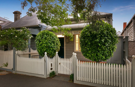 STUNNING HOME IN FANTASTIC SOUTH MELBOURNE LOCATION - Photo 3