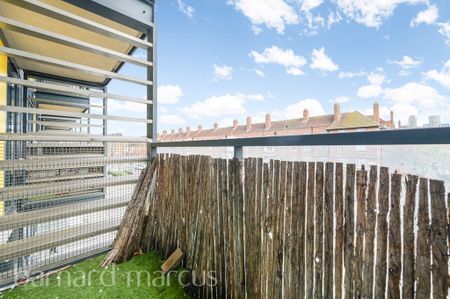 Bloemfontein Road, Shepherds Bush, LONDON - Photo 3