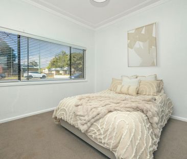 NEAT AND TIDY 3 BEDROOM HOME WITH HOME OFFICE - Photo 5