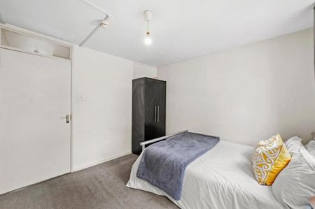 1 bedroom in a house share to rent - Photo 4