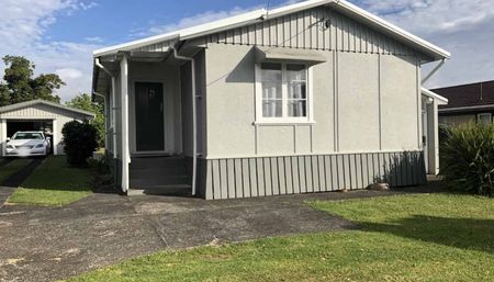 Tidy family home - Photo 3