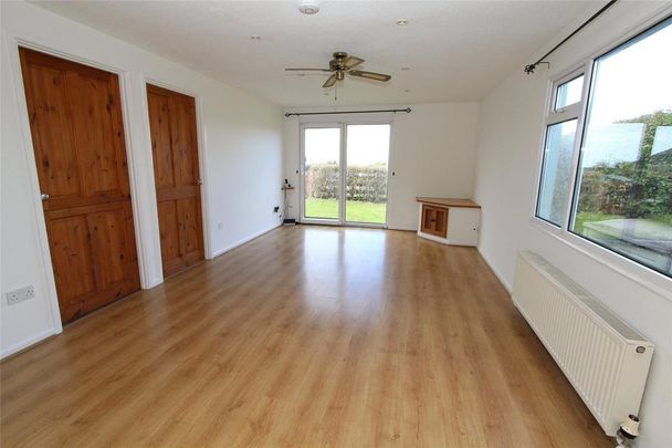 3 bedroom bungalow to rent - Photo 1