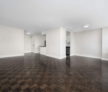 75 Thorncliffe Park Dr - Photo 6 | Rentumo