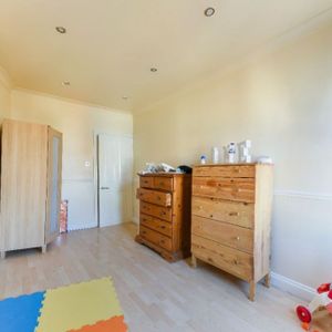 1 Bed Flat, Greyhound Lane, SW16 - Photo 2