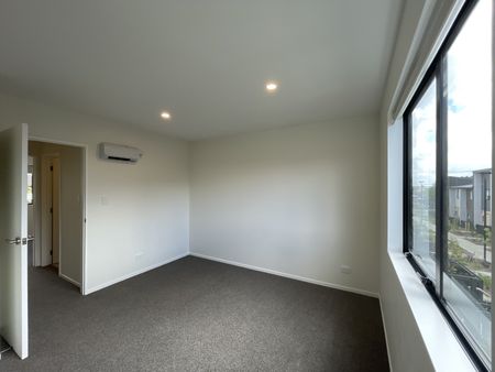 Charming 2 Bedrooms Low Maintenance - Photo 2