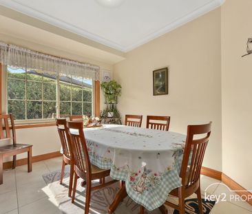 COMFORTABLE FAMILY HOME - Photo 3