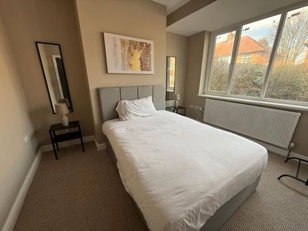 4 bedroom semi-detached house to rent - Photo 5