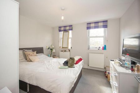 4 bedroom semi-detached house to rent - Photo 5