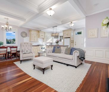 Stunning Home With Timeless Art Deco Elegance - Photo 1