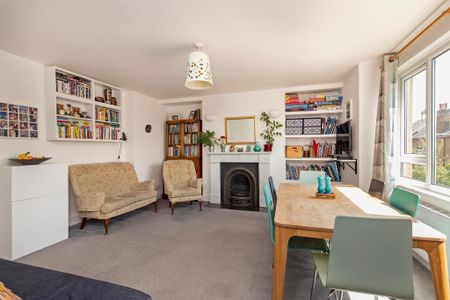 2 bedroom flat to rent - Photo 2