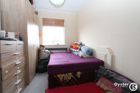 3 bedroom flat to rent - Photo 2