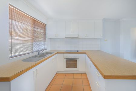 Great location with water views! - Photo 4