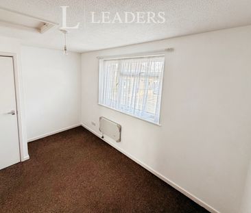 2 bedroom mid-terrace to rent Merstham Drive, Cann Hall - Photo 3