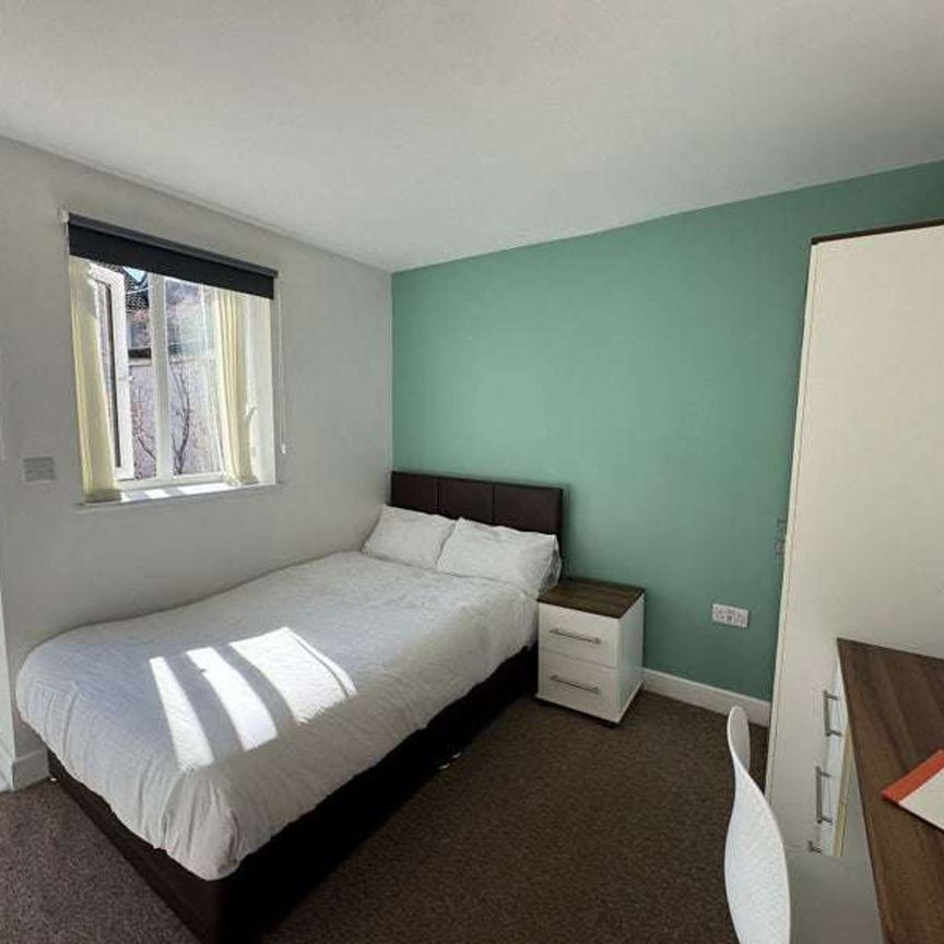 OX Living is proud to present this high-quality 7-bedroom co-living property, perfect for working professionals looking for stylish, stress-free living. Room 7 - Photo 1